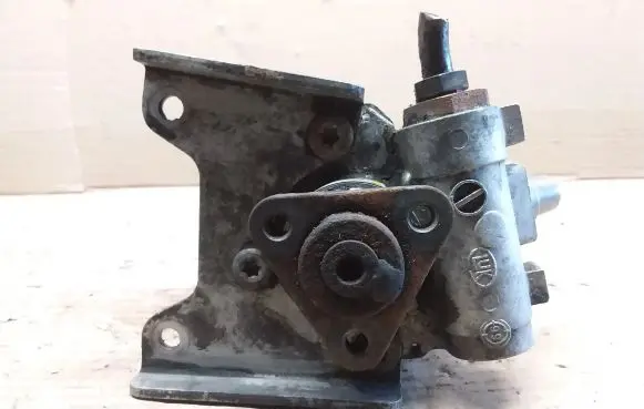 BMW 5 E39 Power steering pump