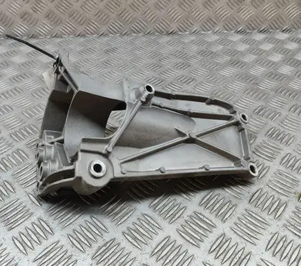 Volvo XC90 Engine mounting bracket 31370633