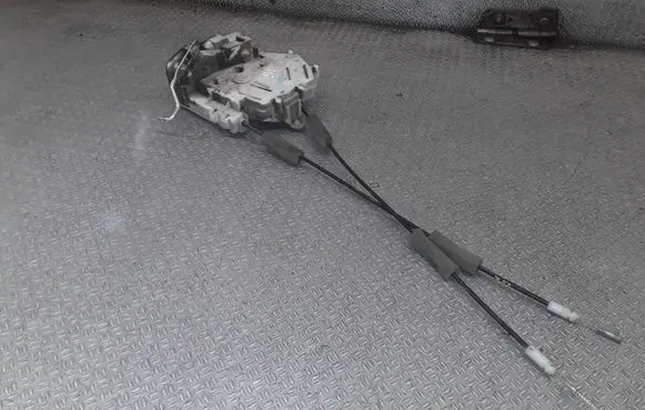 Honda FR-V Rear door lock