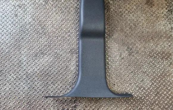 Cadillac Escalade (B) pillar trim (bottom)
