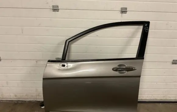 Honda FR-V Front door
