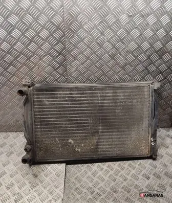 Volkswagen PASSAT B5 Coolant radiator 8d0121251q