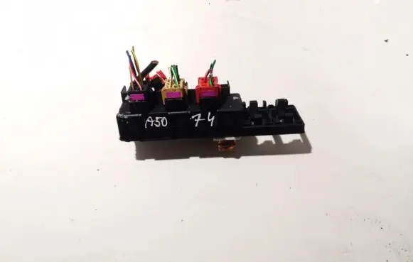 Volkswagen PASSAT B5 Fuse box set 8l0941822a 896083000