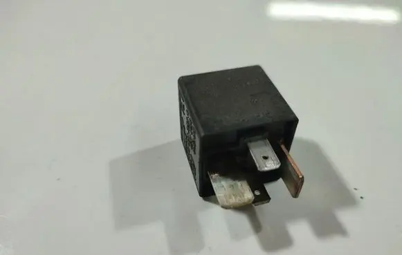 Volkswagen Polo IV 9N3 Other relay 7M0951253A