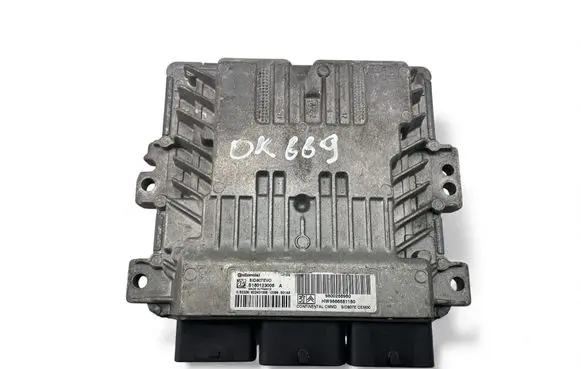 Peugeot 308 Engine control unit/module ECU 9800268980 S180123008A