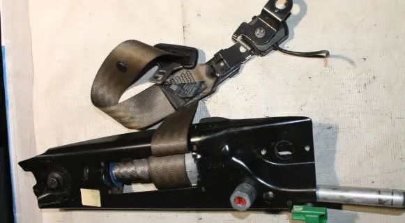 Volvo S80 Front seatbelt G6041213