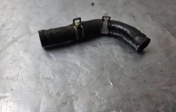 Engine coolant pipe/hose