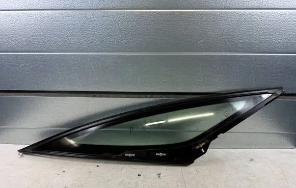 Citroen DS5 Front triangle window/glass 