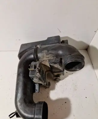 Intake resonator