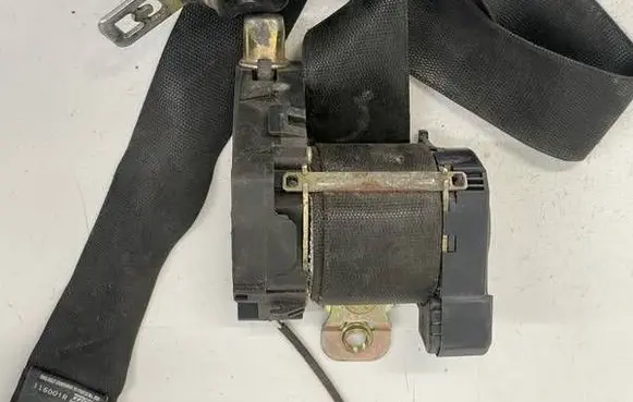 Mercedes-Benz ML W163 Front seatbelt 1638601685 33005999