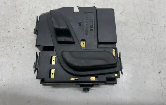 Mercedes-Benz E W212 Seat control switch A2048701958