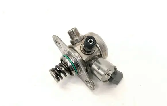 Mercedes-Benz CLA C117 X117 W117 Fuel injection high pressure pump 2017085735 0261520212