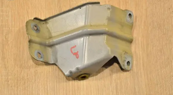Chevrolet Captiva Fender mounting bracket