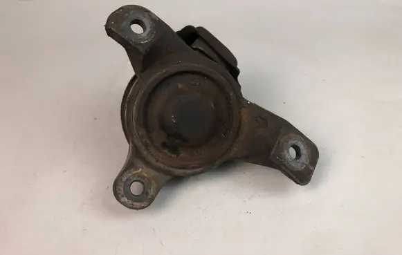 Subaru Outback Engine mount bracket
