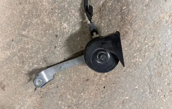 Opel Corsa F Horn signal 9833071280