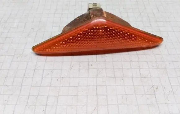 Ford Focus Front fender indicator light