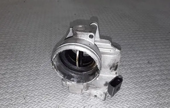 Volkswagen Golf Plus Throttle valve 03G128063C