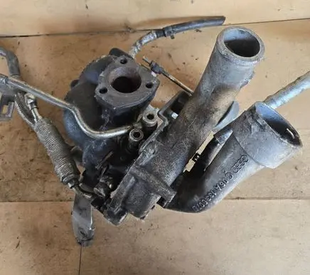 Volkswagen Golf V Turbo 06A145704A 06a133607d