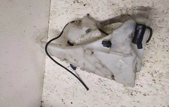 Volvo S40 Windshield washer fluid reservoir/tank