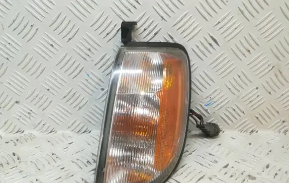 Nissan Xterra Front indicator light 93873201