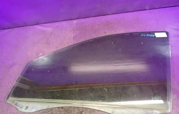 KIA Sorento Front door window glass four-door