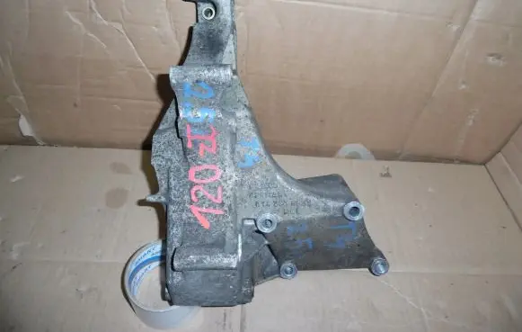 Volkswagen Transporter - Caravelle T4 Generator/alternator bracket 