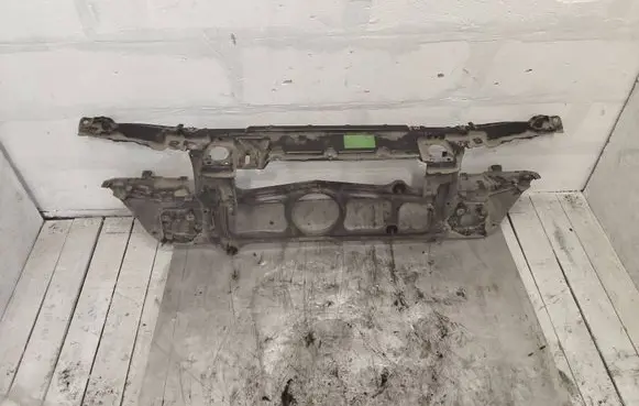 BMW 5 E39 Radiator support slam panel bracket 