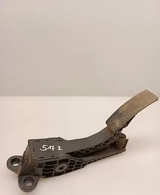 Mercedes-Benz ML W164 Accelerator throttle pedal A1643000004