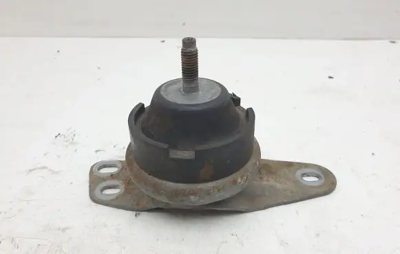 Peugeot 508 Engine mount bracket