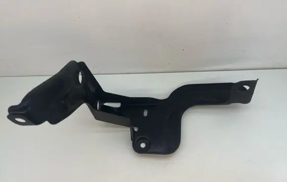 Audi A6 S6 C6 4F Intercooler pipe mounting bracket 4F0145814