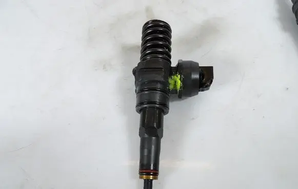 Skoda Fabia Mk2 (5J) Fuel injector 038130073AG