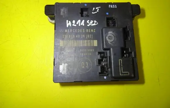 Mercedes-Benz E W210 Door control unit/module 2118704026