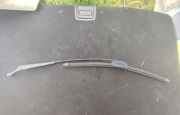 Volkswagen PASSAT B5.5 Front wiper blade arm 3B1955410
