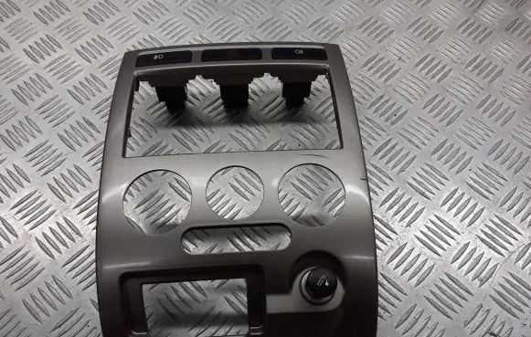 KIA Rio Radio/GPS head unit trim 84612FD100