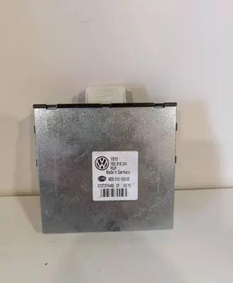 Volkswagen Scirocco Power management control unit 1K0919041 0137374460 8ES01015300
