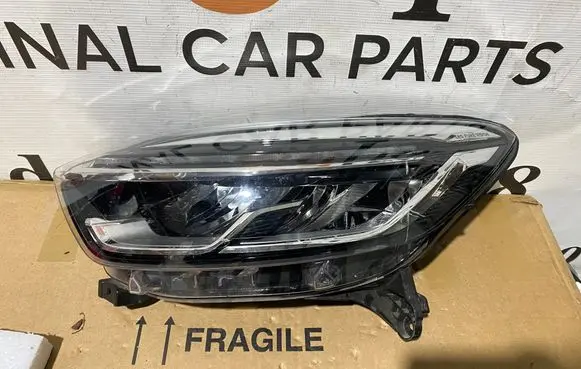 Renault Captur II Headlight/headlamp 260606978R