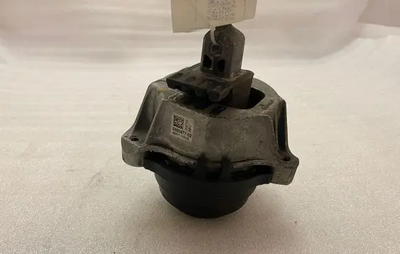 BMW 7 G11 G12 Engine mount bracket 6860477