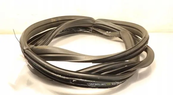 Toyota Aygo AB40 Rubber seal front door (on door) 