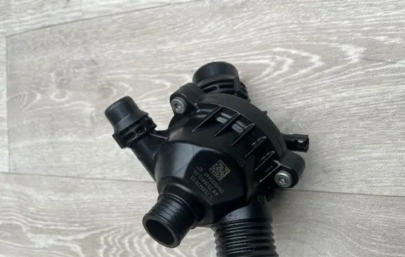 Thermostat/thermostat housing