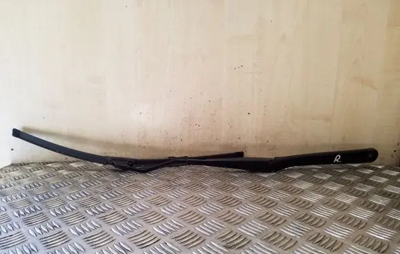 Nissan Juke I F15 Front wiper blade arm W000014868