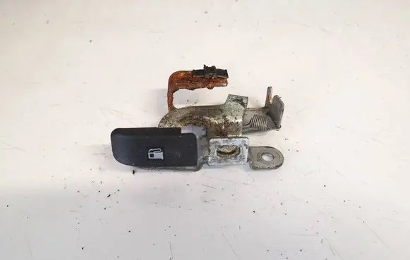 Mazda 5 Fuel tank opening switch 