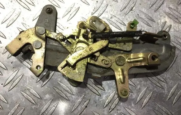 Mitsubishi Space Runner Rear door lock