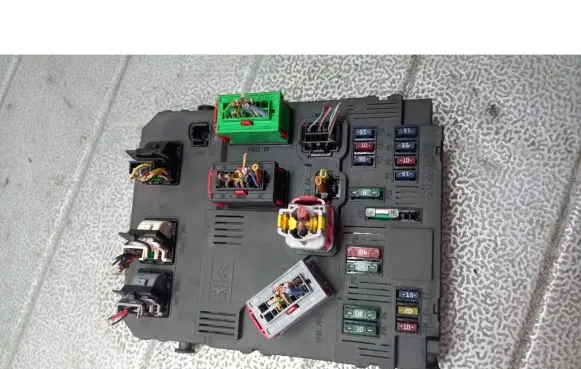 Peugeot 206 CC Central body control module