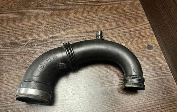 Opel Vivaro Intercooler hose/pipe 8200384878