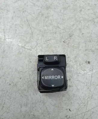 Wing mirror switch