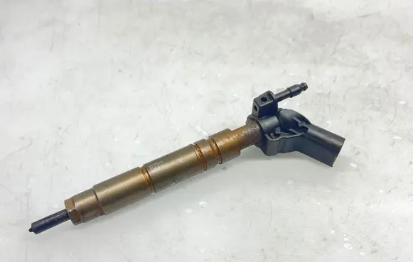 Mercedes-Benz CLS C219 Fuel injector A6420701387