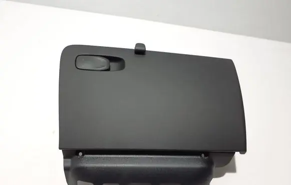 Volvo XC40 Glove box