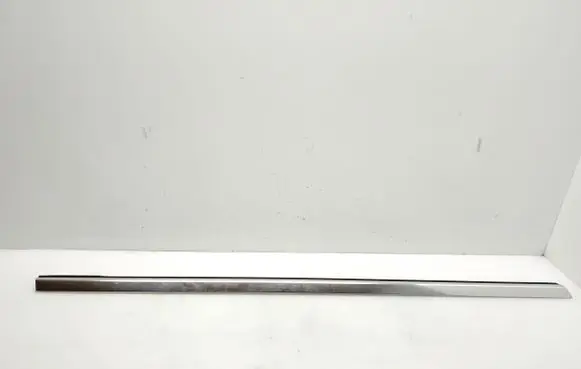 Mercedes-Benz A W176 Front door glass trim molding 