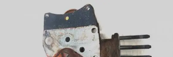 Engine mounting bracket