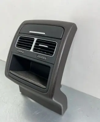 Rear air vent grill